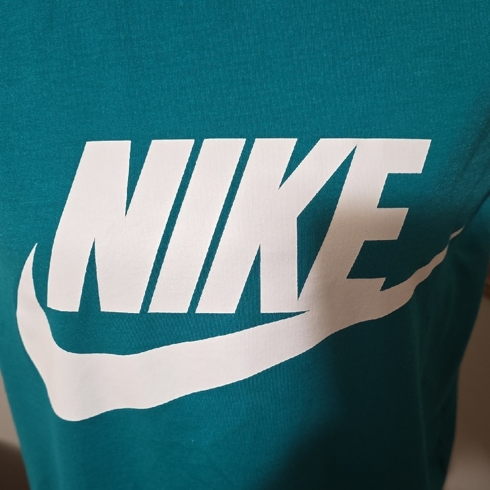 Nike Turquoise Sleeveless Shirt - Picture 2 of 3